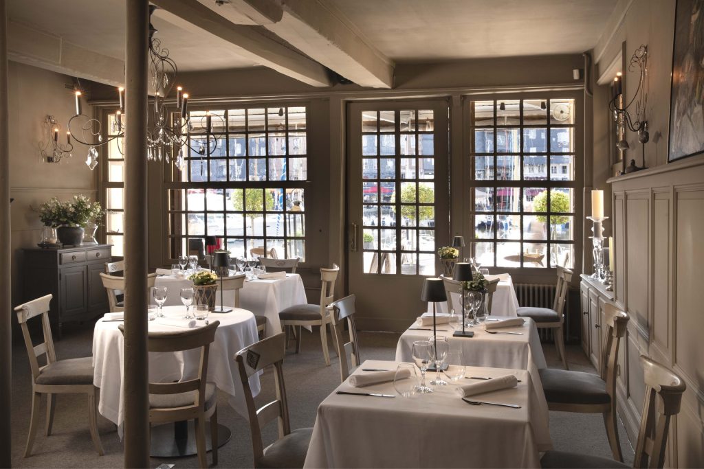 salle intérieur du restaurant Le Vieux Honfleur - hôtel saint-delis