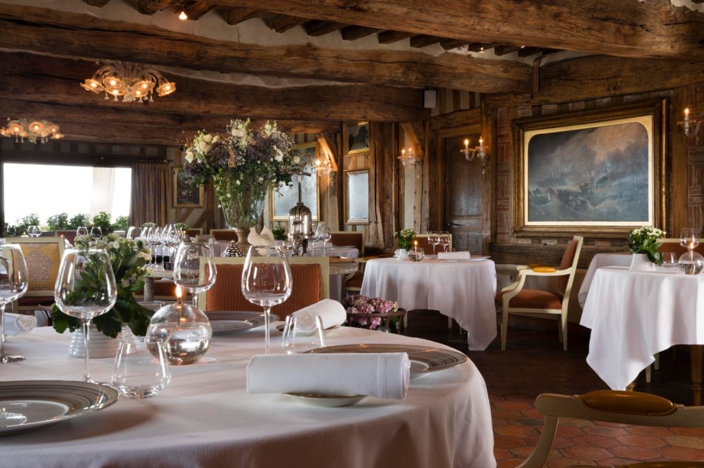 salle intérieure du restaurant - hôtel saint-delis